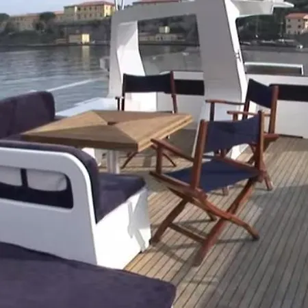 Alalunga Yacht In Båthotell *