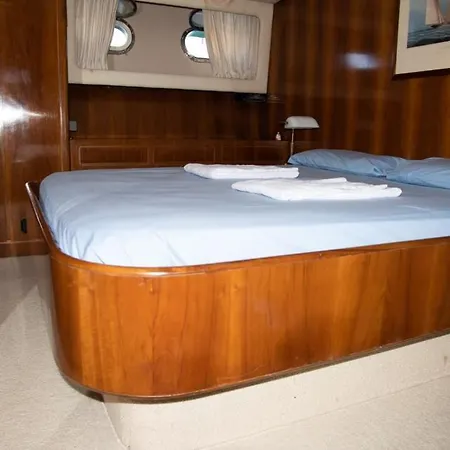 Alalunga Yacht In *
